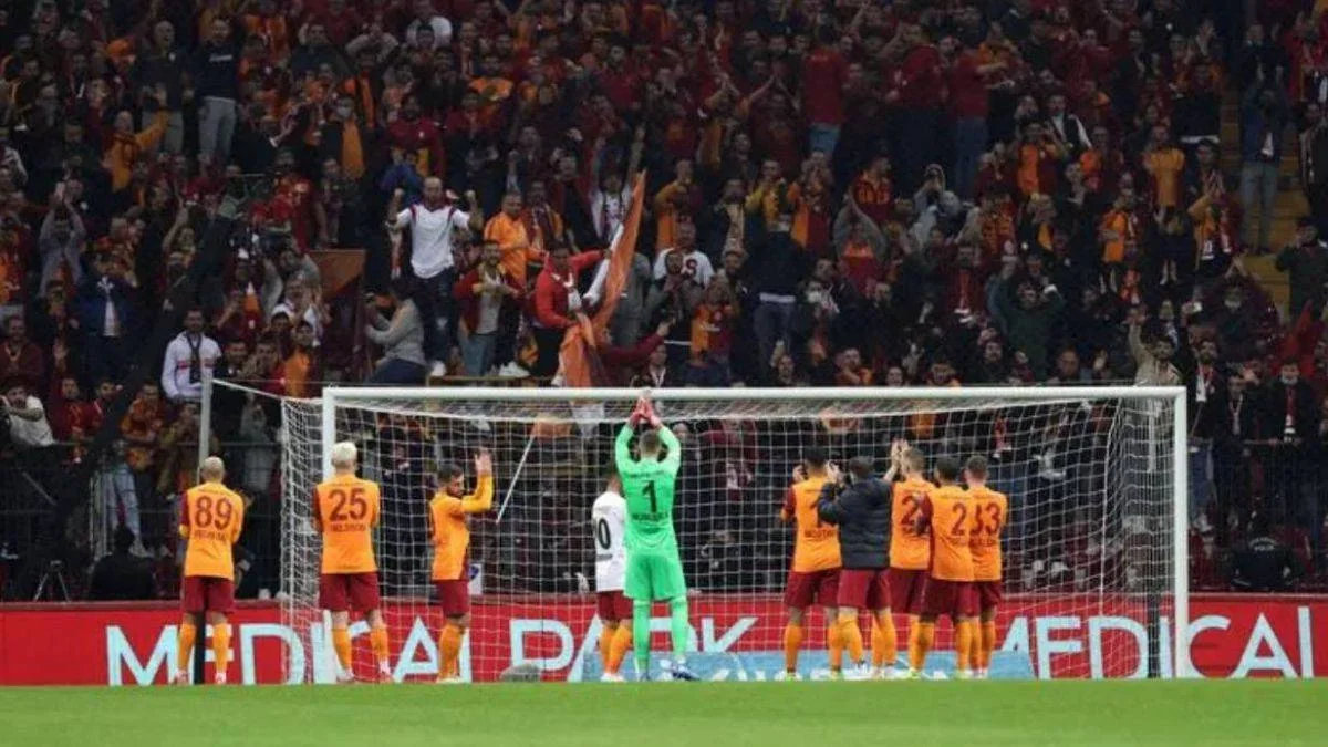 Federasiya Qalatasarayın azarkeşlərlə bağlı tələbini qəbul etməyib