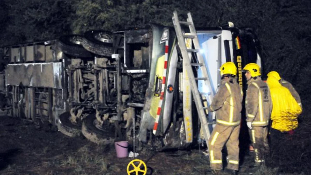 Argentinada iti vurmaq istəməyən sürücü avtobusu aşırıb: 5 ölü, 30 yaralı