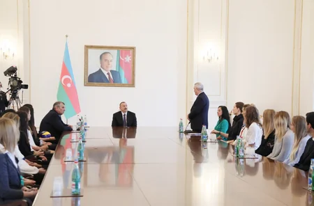 Prezident İlham Əliyev qadın voleybolçulardan ibarət Azərbaycan milli komandasının heyətini qəbul edib - ƏLAVƏ OLUNUB