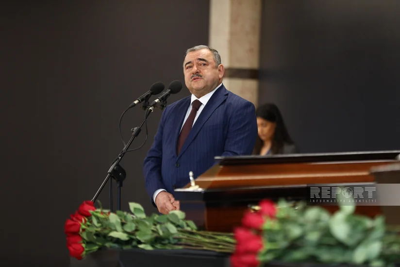 AZAL-ın vitse-prezidenti: Təyyarəni idarə edən sistemlər sıradan çıxarılıb