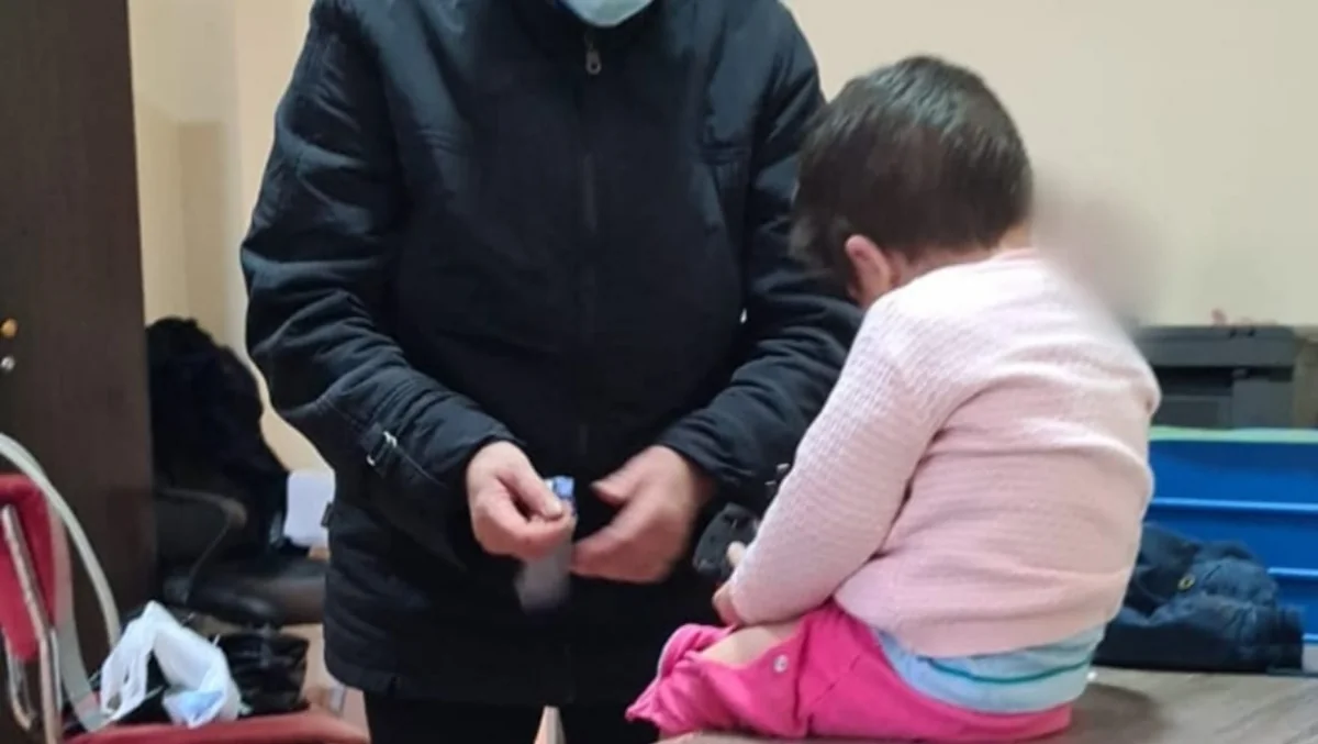Bakıda uşağını qonşuya tapşıran valideynlər ondan imtina ediblər, araşdırma aparılır