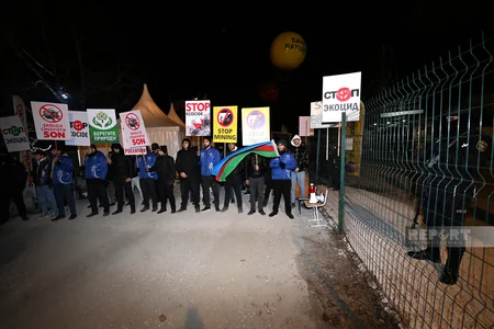 Акция протеста продолжается вечером на дороге Ханкенди-Лачын
