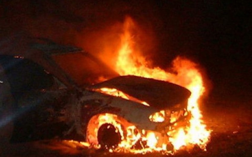 Bakıda BMW markalı minik avtomobili yanıb