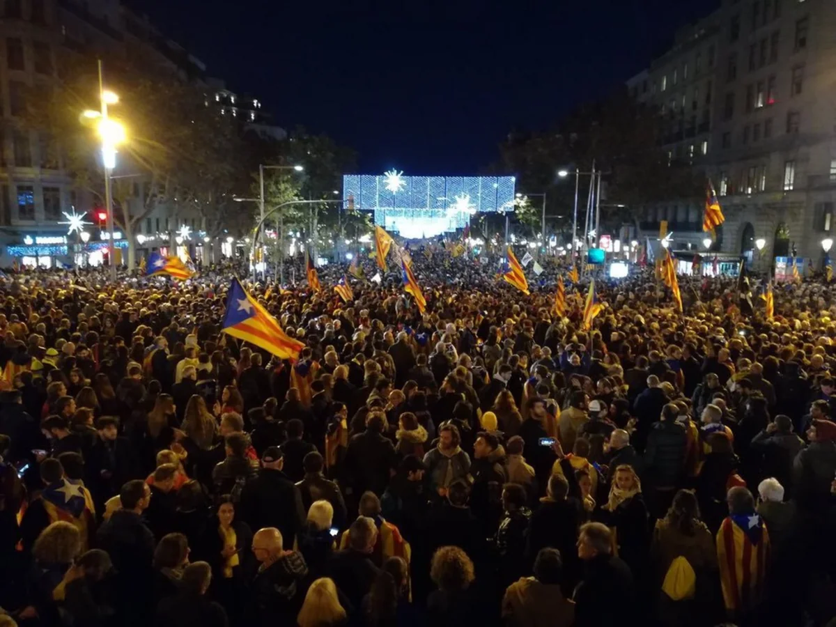 В ходе протестов в Каталонии пострадало более 60 человек - ВИДЕО