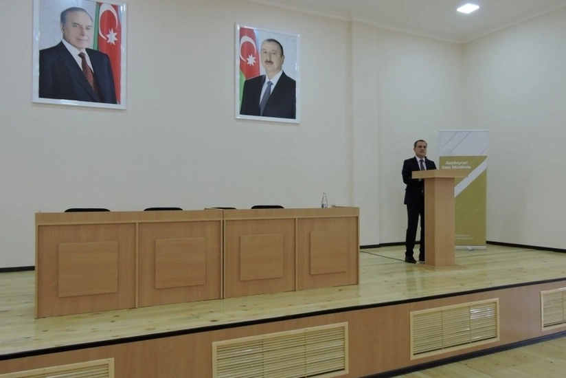 Ceyhun Bayramov Şəkidə Azərbaycan Gənc Müəllimlər Assosiasiyasının üzvləri ilə görüşüb