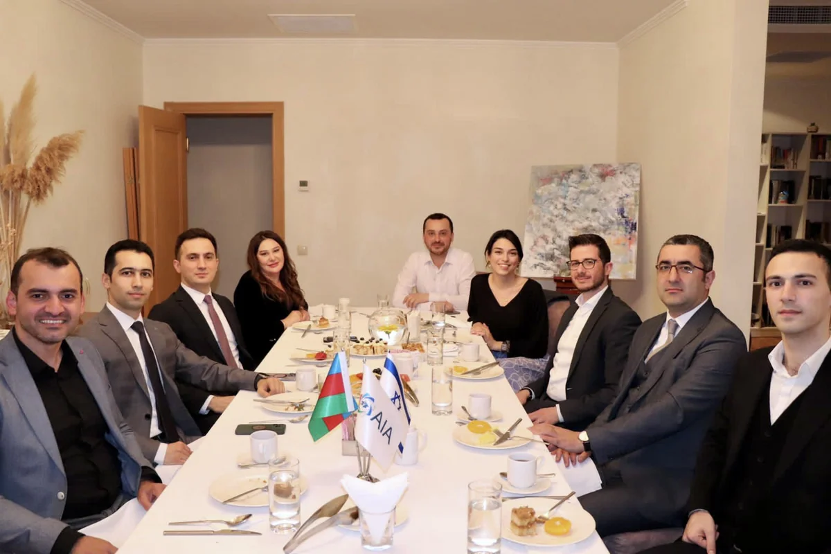 İsrail səfiri azərbaycanlı məzunlar üçün iftar süfrəsi təşkil edib