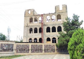 Qubada fəhlə işlədiyi binadan yıxılaraq ölüb