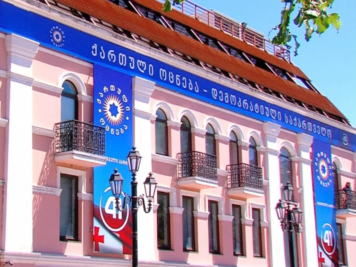 Gürcüstanda məmurlar hakim partiyadan istefa verib