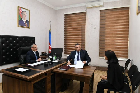 Rövşən Rzayev vətəndaşları qəbul edib