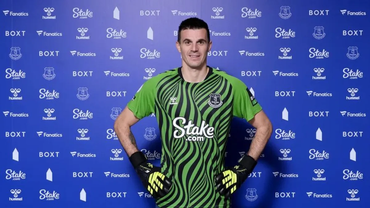 Everton 38 yaşlı qapıçı ilə müqavilə imzalayıb