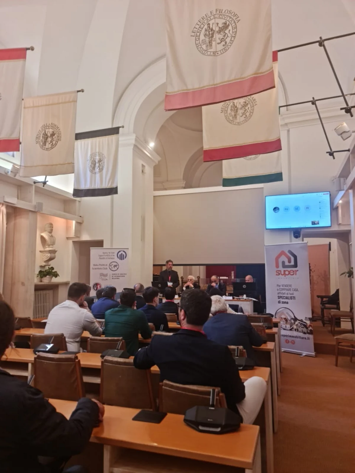 Peruca Universitetində Azərbaycanın xarici siyasət prioritetlərindən danışılıb