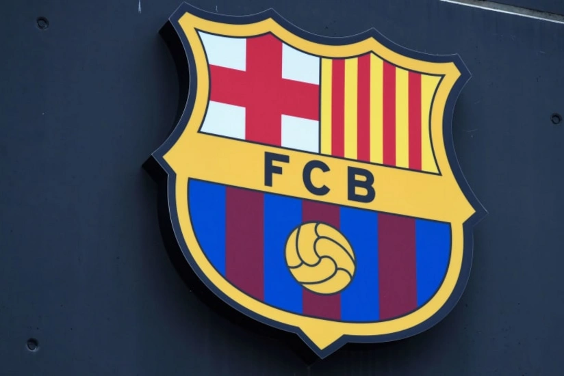 Barselona iki müdafiəçini transfer etmək istəyir