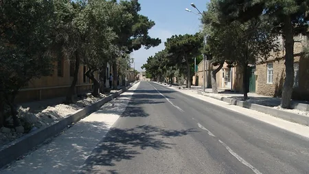 ​Bakının Xəzər rayonunda mərkəzi yol təmir olunur