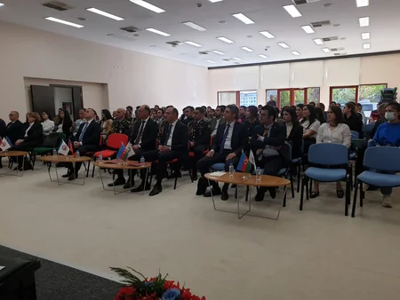 Səhiyyə naziri Türkiyədə işləyən azərbaycanlı həkimlərlə görüşüb