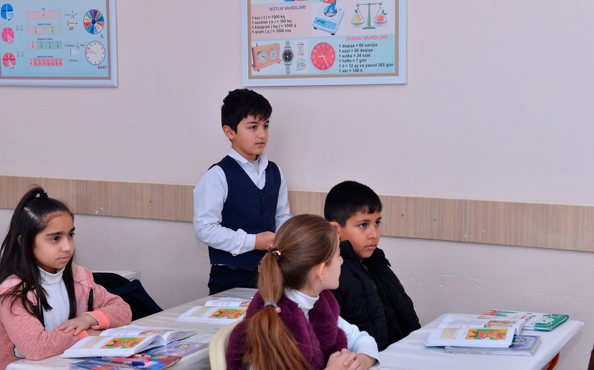 Məktəblərdə 2-9-cu siniflərində yaranmış boş yerlərə şagird qəbulu elan edilir