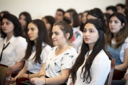 Kənd Təsərrüfatı naziri Azərbaycan Dövlət Aqrar Universitetinin tələbələri ilə görüşüb