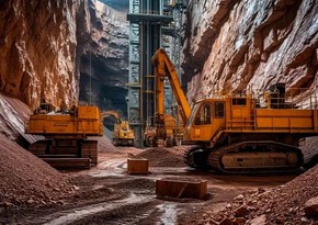 В ЮАР около 300 человек оказались заблокированы под землей на золотом руднике
