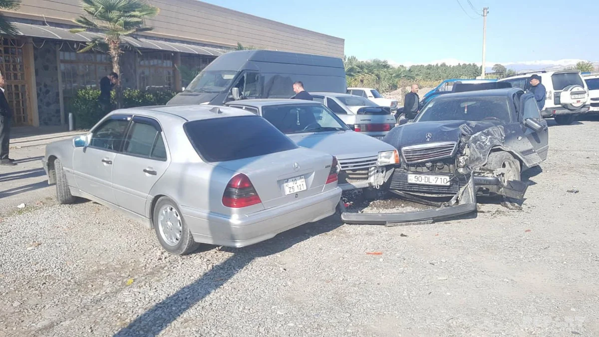 Göyçayda zəncirvari yol qəzası baş verib, 5 avtomobilə ziyan dəyib - FOTO