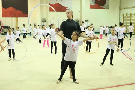 Ukraynanın tanınmış gimnastı Bakıda ustad dərsləri keçib
