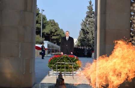 Prezident İlham Əliyev Şəhidlər Xiyabanını ziyarət edib