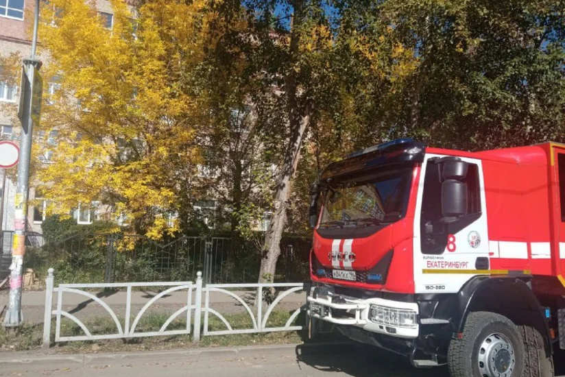 В Екатеринбурге около 700 учеников школы эвакуировали из-за пожара