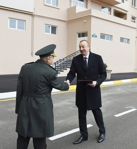 Prezident İlham Əliyev Sabunçu rayonunda hərbçilərə yeni mənzillərin verilməsi mərasimində iştirak edib - YENİLƏNİB