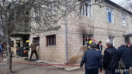 Tovuzda ikimərtəbəli yaşayış binasında yanğın olub
