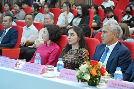 Vice-President of Heydar Aliyev Foundation visits Vietnam
