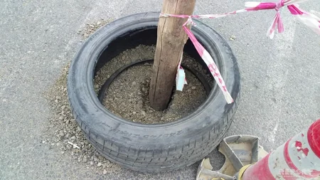 Babək prospektində yolun çökməsi səbəbindən daha bir avtomobil qəzaya uğrayıb
