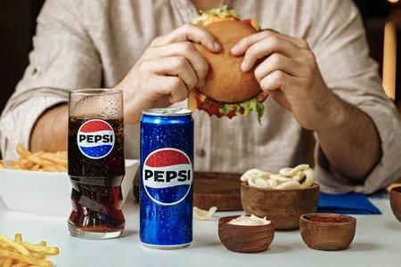 Pepsi 120 ölkədə vizual görkəmini dəyişərək 14 ildən sonra yeni görünüşünü təqdim edir - FOTO