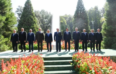 Prezident İlham Əliyev Düşənbədə MDB Dövlət Başçıları Şurasının məhdud tərkibdə görüşündə iştirak edib