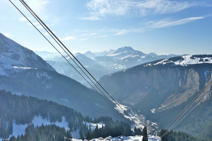 Fransada qar uçqunu nəticəsində ölənlər var