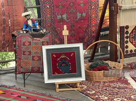Gürcüstanda festivalda Azərbaycan xalçaları, musiqi alətləri, geyimləri nümayiş etdirilib