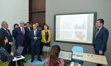 Təhsil naziri SABAH qrupları üçün yaradılan auditoriyada Açıq dərsi izləyib