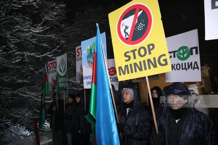 На дороге Ханкенди-Лачын продолжается акция протеста экоактивистов