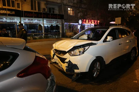 Bakıda sürücü maşını qadına yol verən avtomobilə çırpıb, piyada yaralanıb - FOTO - VİDEO - YENİLƏNİB