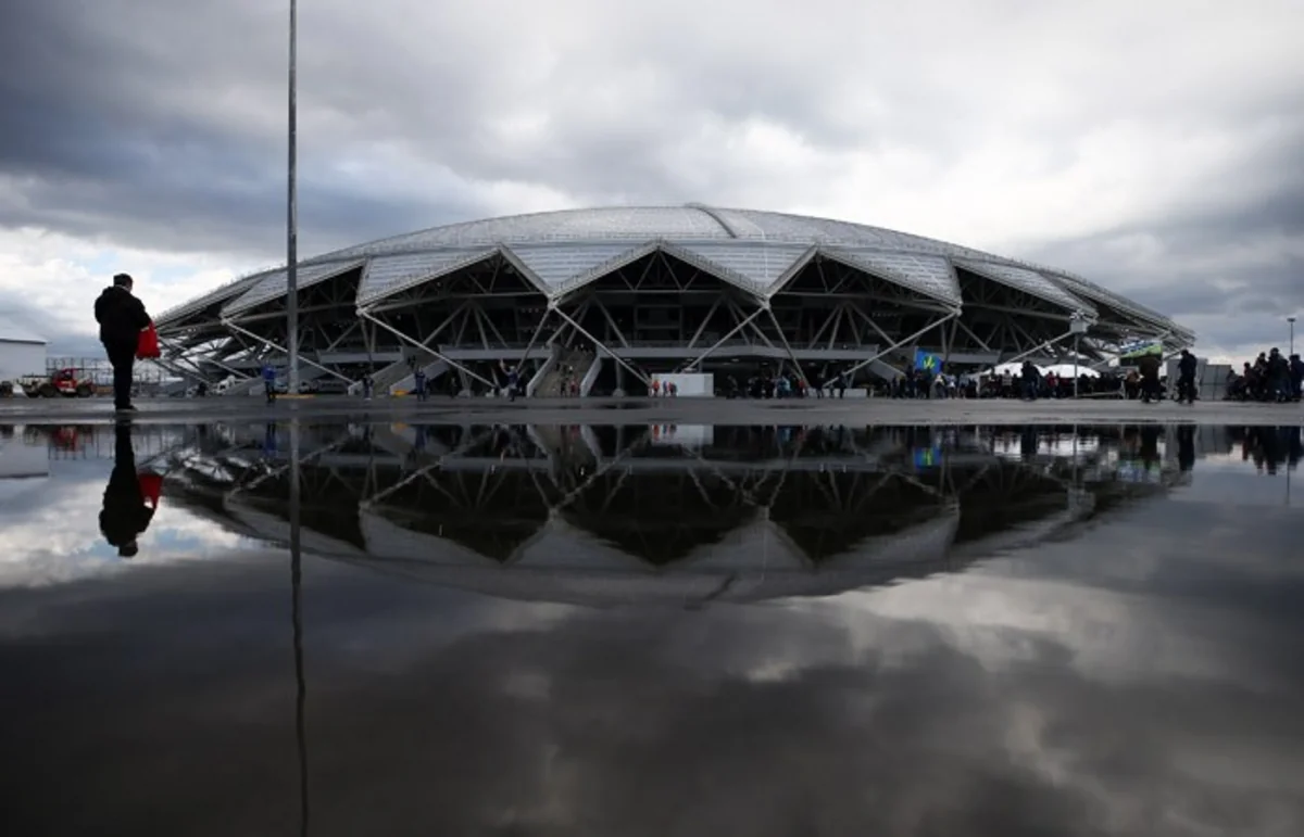 Dünya çempionatının oyunlarının keçirildiyi stadionlardan birinin işığı borca görə kəsilib