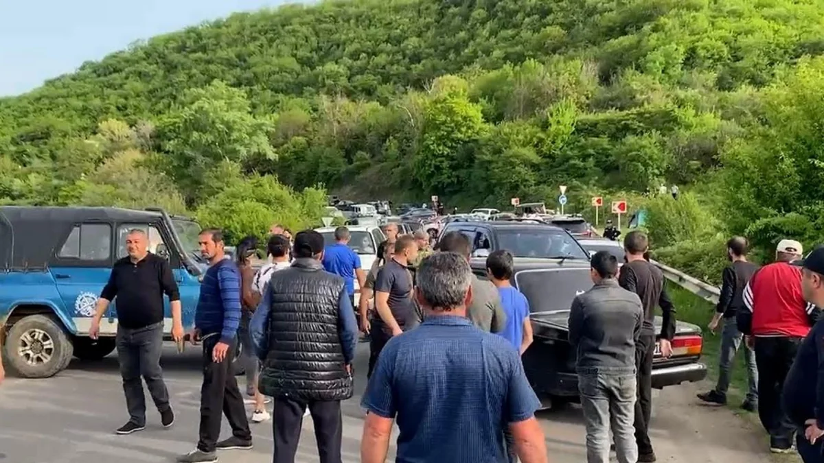 Etiraz aksiyasında iştirak edən erməni deputatlar saxlanılıb