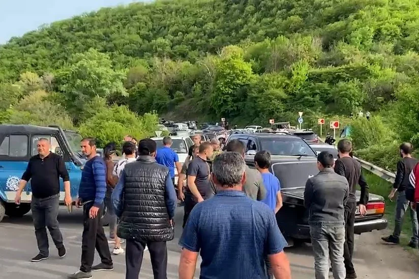Etiraz aksiyasında iştirak edən erməni deputatlar saxlanılıb