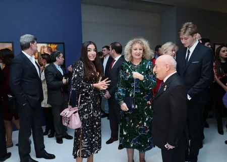 Leyla Əliyeva Heydər Əliyev Mərkəzində Aleksey Beqovun fərdi sərgisinin açılışında iştirak edib
