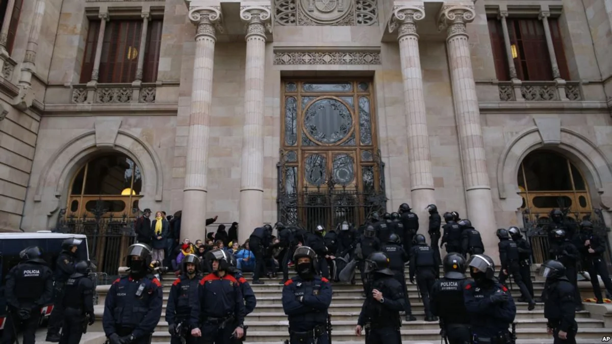 Визит короля Испании вызвал массовые протесты в Барселоне