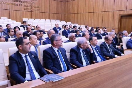 Baş Prokurorluqda aktual hüquqi problemlərin həlli üçün yeni təkliflər müzakirə edilib