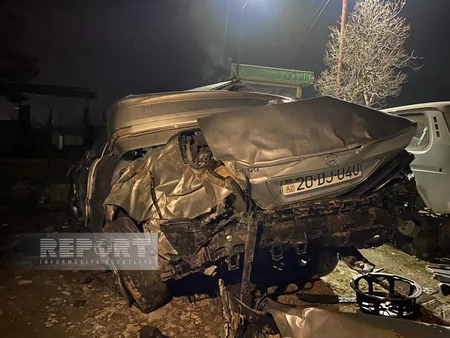 Kürdəmirdə avtomobil yoldan çıxaraq aşıb, xəsarət alan var