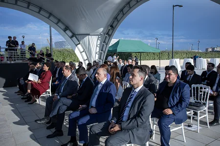 Bakıda Böyükşor gölü üzərində pilot günəş enerjisi qurğusu istismara verilib
