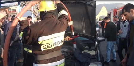 Zaqatalada avtomobil yanıb, yolda tıxac yaranıb - FOTO - VİDEO - YENİLƏNİB