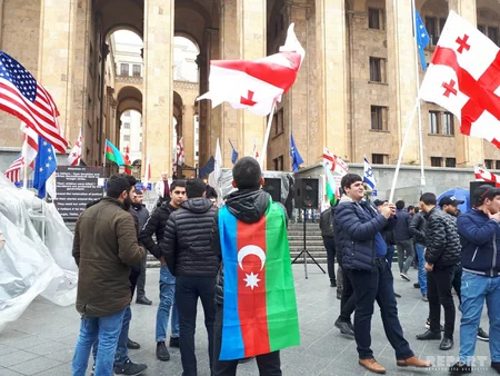 С совместной акции протеста азербайджанцев и грузин против установления бюста армянскому террористу - ФОТОРЕПОРТАЖ