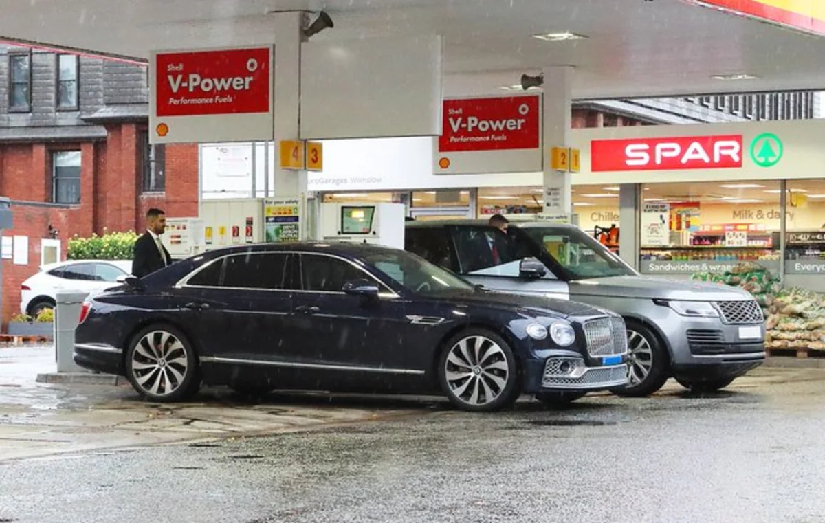 Нехватка топлива в Великобритании оставила Роналду без бензина для его Bentley