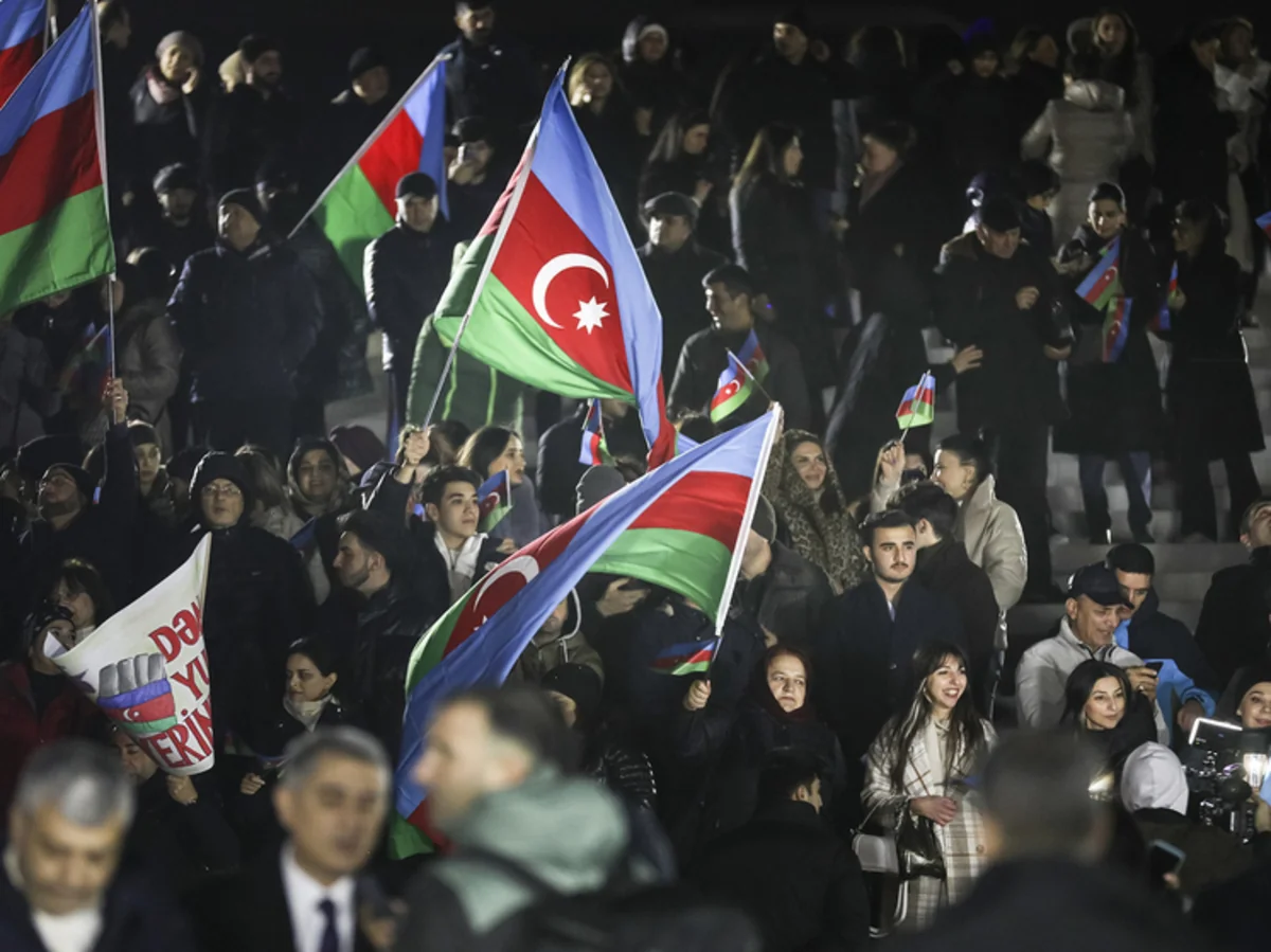 “Moskovski Komsomolets”: Seçki günü Azərbaycanın paytaxtında xüsusi təntənə ab-havası hiss olunub