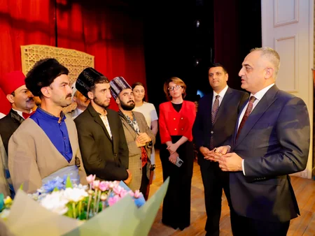 Naxçıvan Dövlət Universitetinin tələbələri “O olmasın, bu olsun” əsərini səhnələşdirib