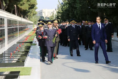 Prokurorluq işçiləri Fəxri və Şəhidlər xiyabanlarını ziyarət ediblər